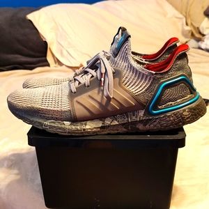 Adidas UltraBoost 19 Star Wars Millennium Falcon